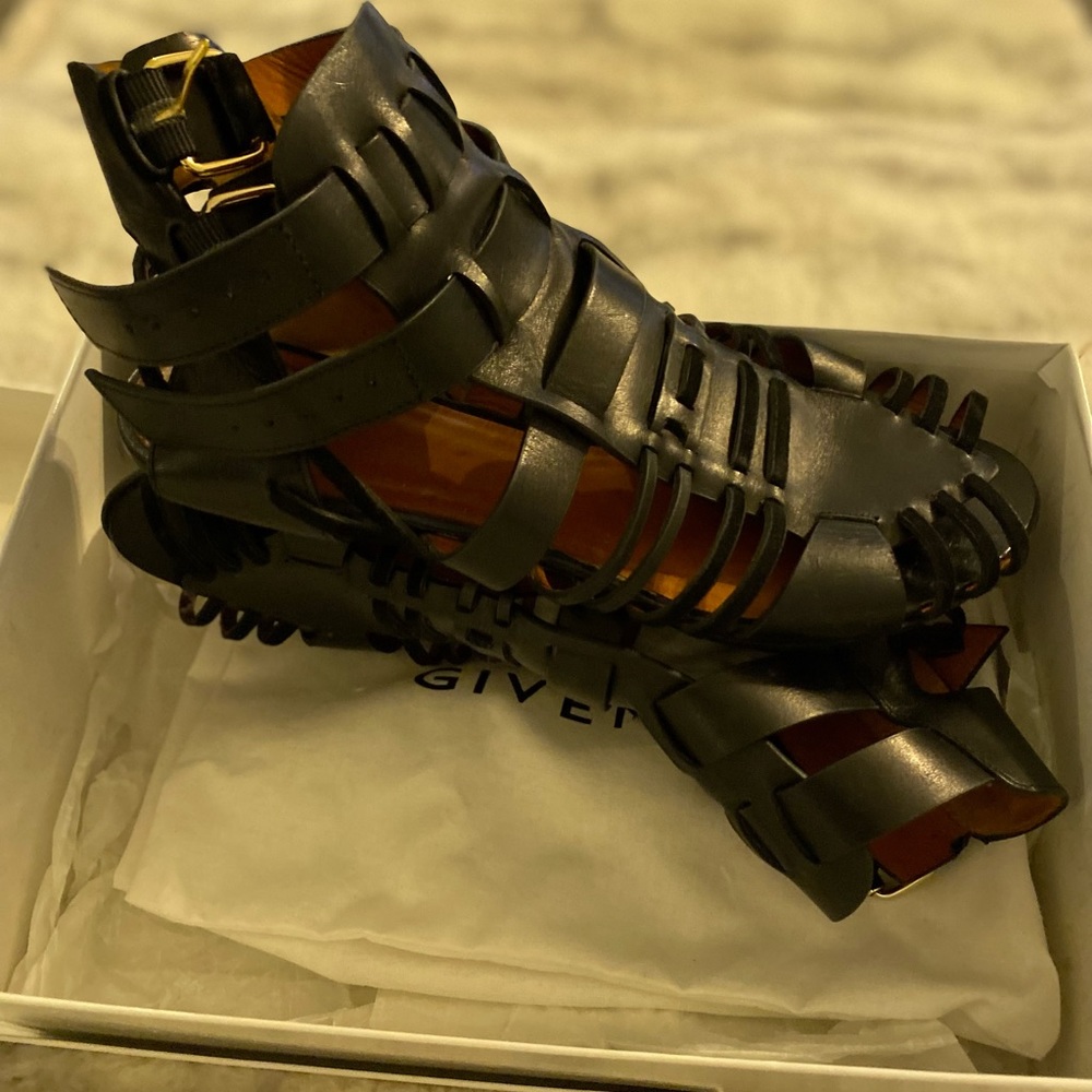 Givenchy , Barely Worn Gladiator Sandals. Great C… - image 8